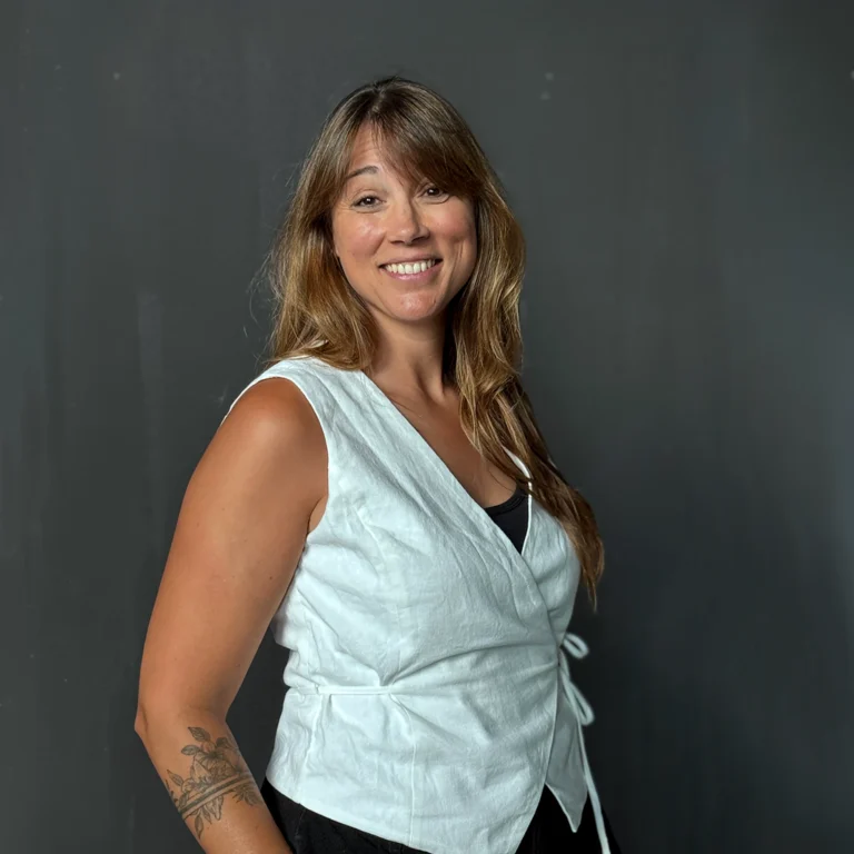 RUTH LEON Founder The invisible Plot